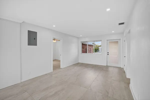 $5,500 | 1120 Mango Isle, Fort Lauderdale, FL 33315