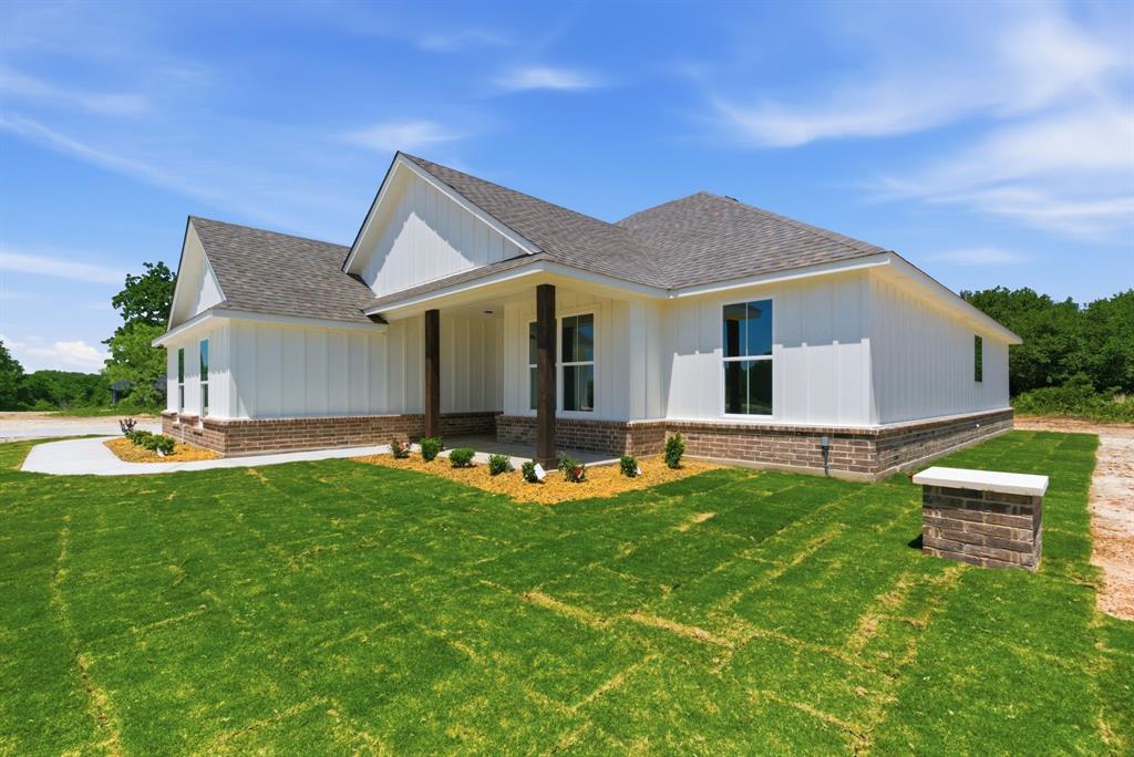 109 Graystone Weatherford, TX 76088 - Photo 2 of 26 a front view of house with yard and green space