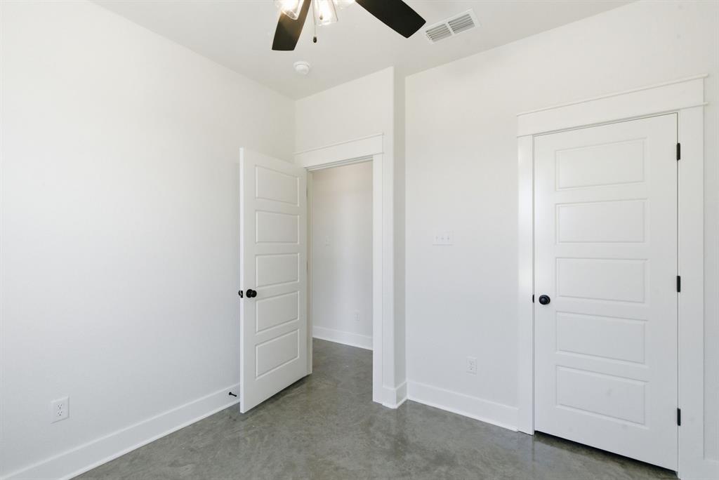 109 Graystone Weatherford, TX 76088 - Photo 22 of 26 an empty room with closet and a ceiling fan