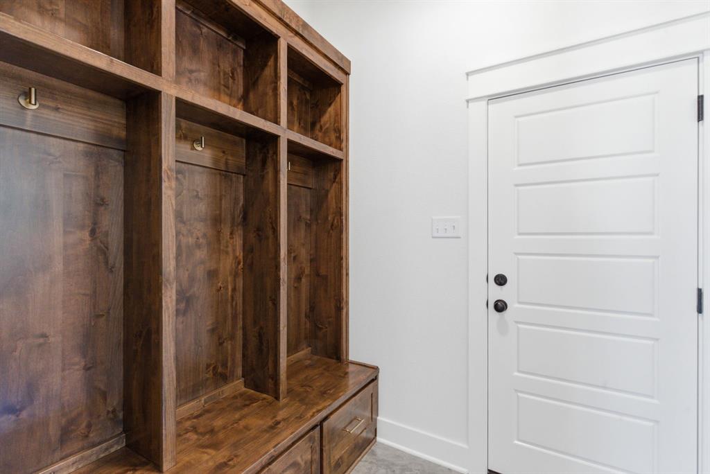 109 Graystone Weatherford, TX 76088 - Photo 23 of 26 a view of walk in closet