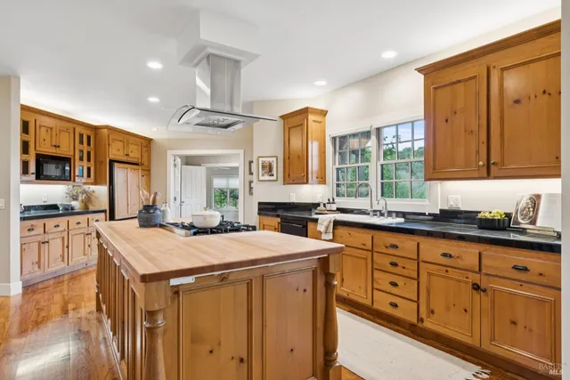 $2,550,000 | 17219 7th Street East, Sonoma, CA 95476