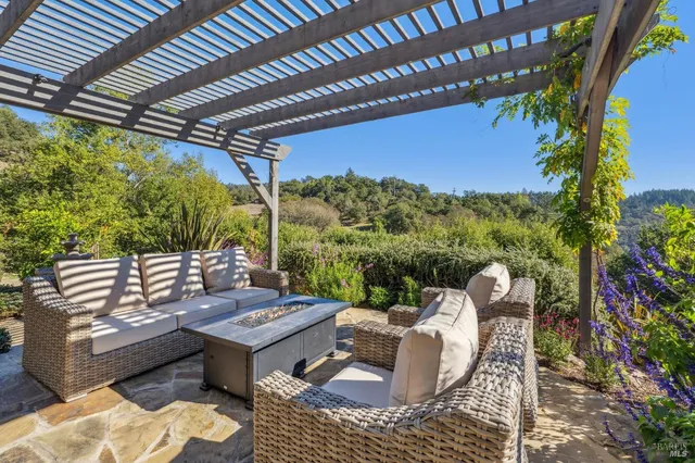 $2,550,000 | 17219 7th Street East, Sonoma, CA 95476