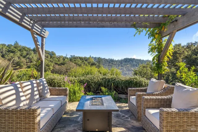 $2,550,000 | 17219 7th Street East, Sonoma, CA 95476
