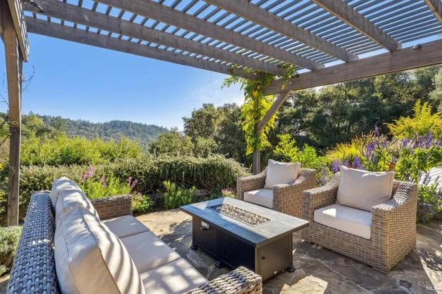 $2,550,000 | 17219 7th Street East, Sonoma, CA 95476