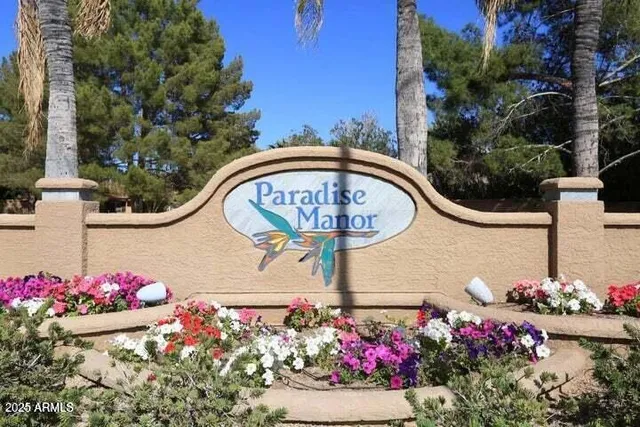 a street sign that is in front of flowers