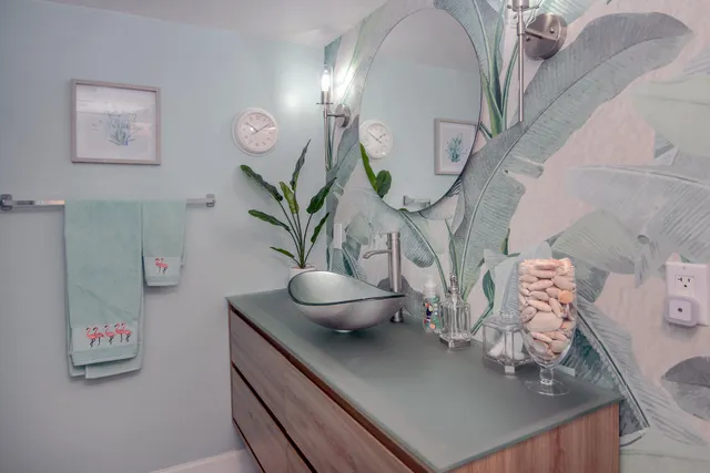 $8,000 | 5540 North Ocean Drive, Unit 8C, Singer Island, FL 33404