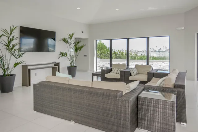 $8,000 | 5540 North Ocean Drive, Unit 8C, Singer Island, FL 33404