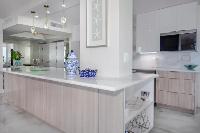 $8,000 | 5540 North Ocean Drive, Unit 8C, Singer Island, FL 33404