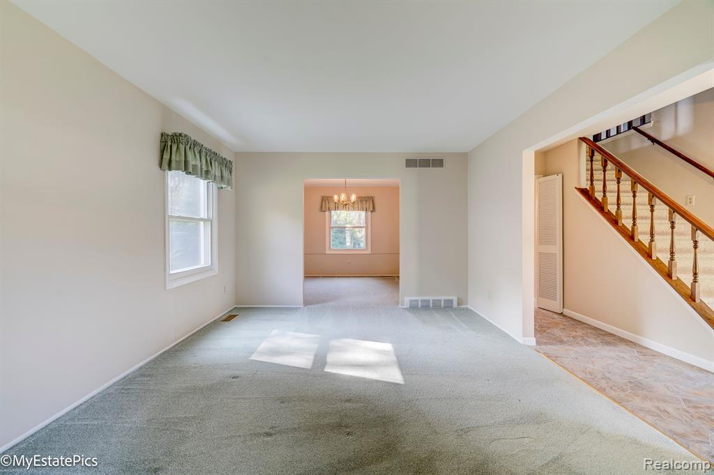 15761 Riverside Street Livonia, MI 48154 - Photo 6 of 62 Gallery Image 6