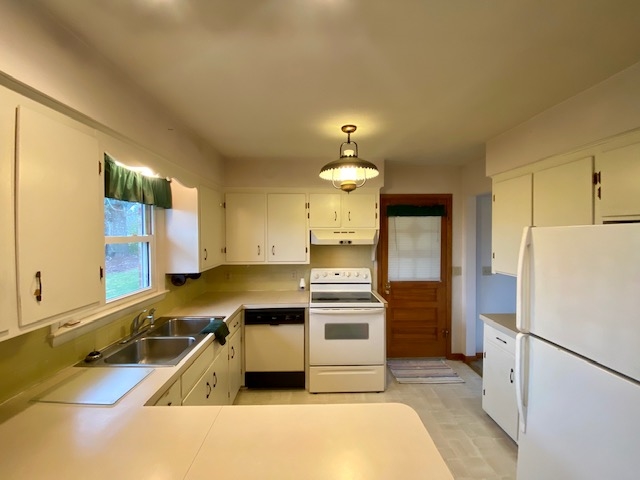 3871 Shutterlee Mill Road Staunton, VA 24401 - Photo 9 of 28 a kitchen with a refrigerator sink and stove