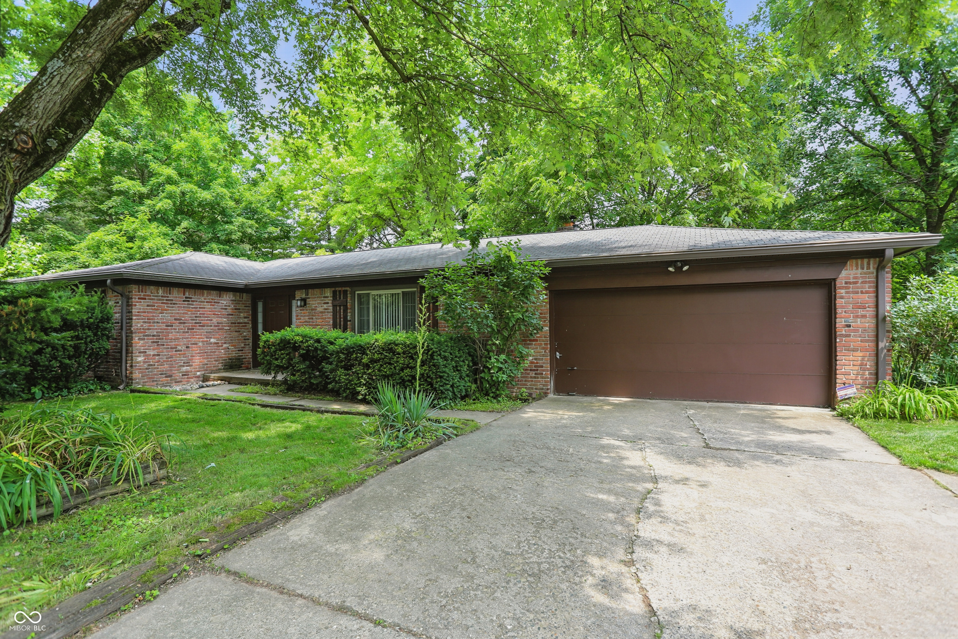 9101 Ditch Road Indianapolis, IN 46260 - Photo 2 of 39 Gallery Image 2