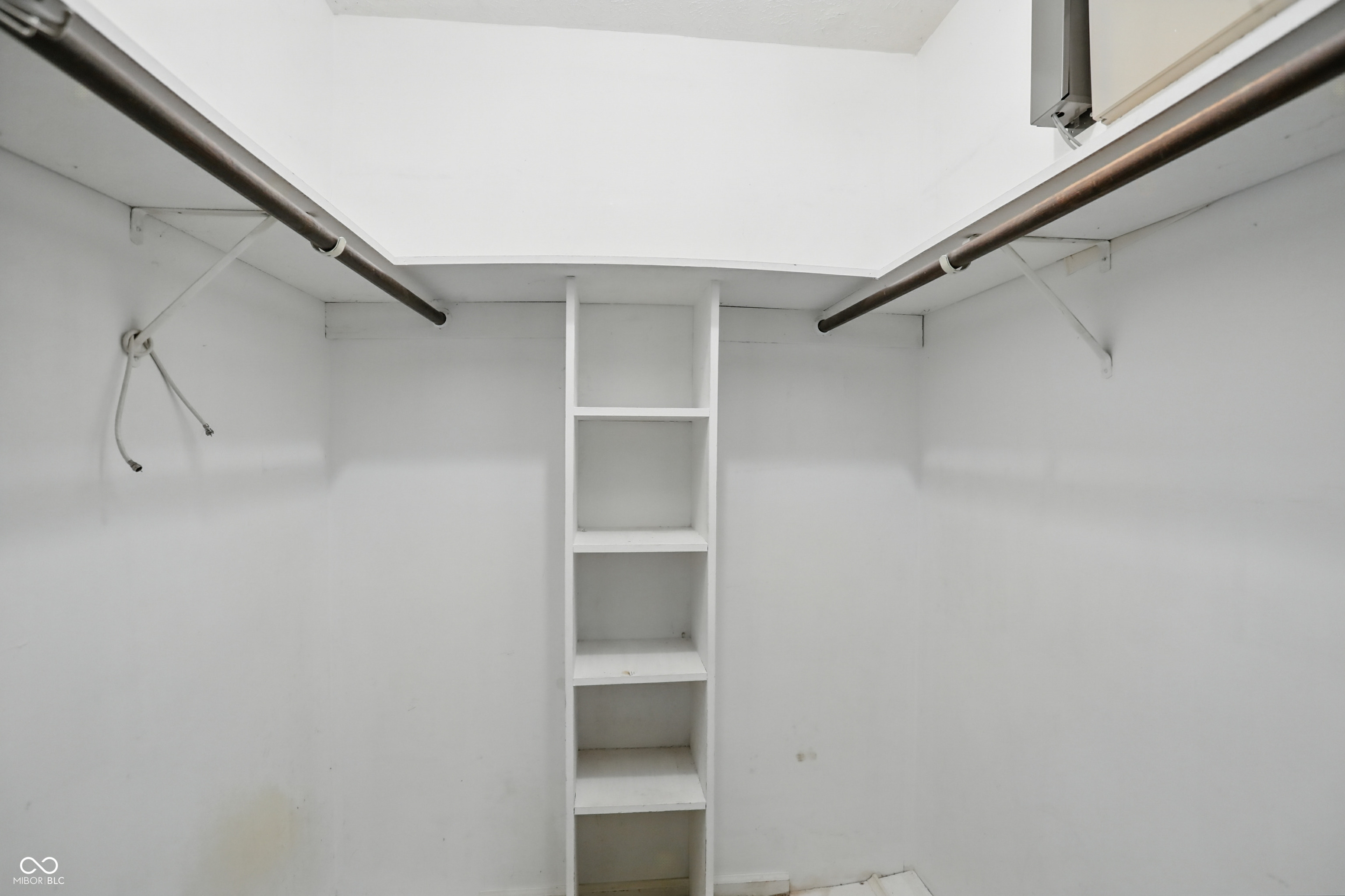 9101 Ditch Road Indianapolis, IN 46260 - Photo 25 of 39 Gallery Image 25