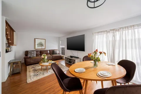 $325,000 | 302 Linden Lane, Wheeling, IL 60090