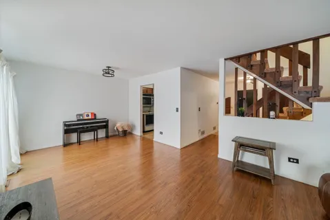 $325,000 | 302 Linden Lane, Wheeling, IL 60090