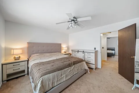 $325,000 | 302 Linden Lane, Wheeling, IL 60090