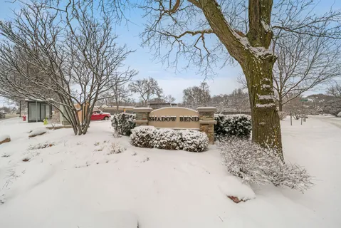 $325,000 | 302 Linden Lane, Wheeling, IL 60090