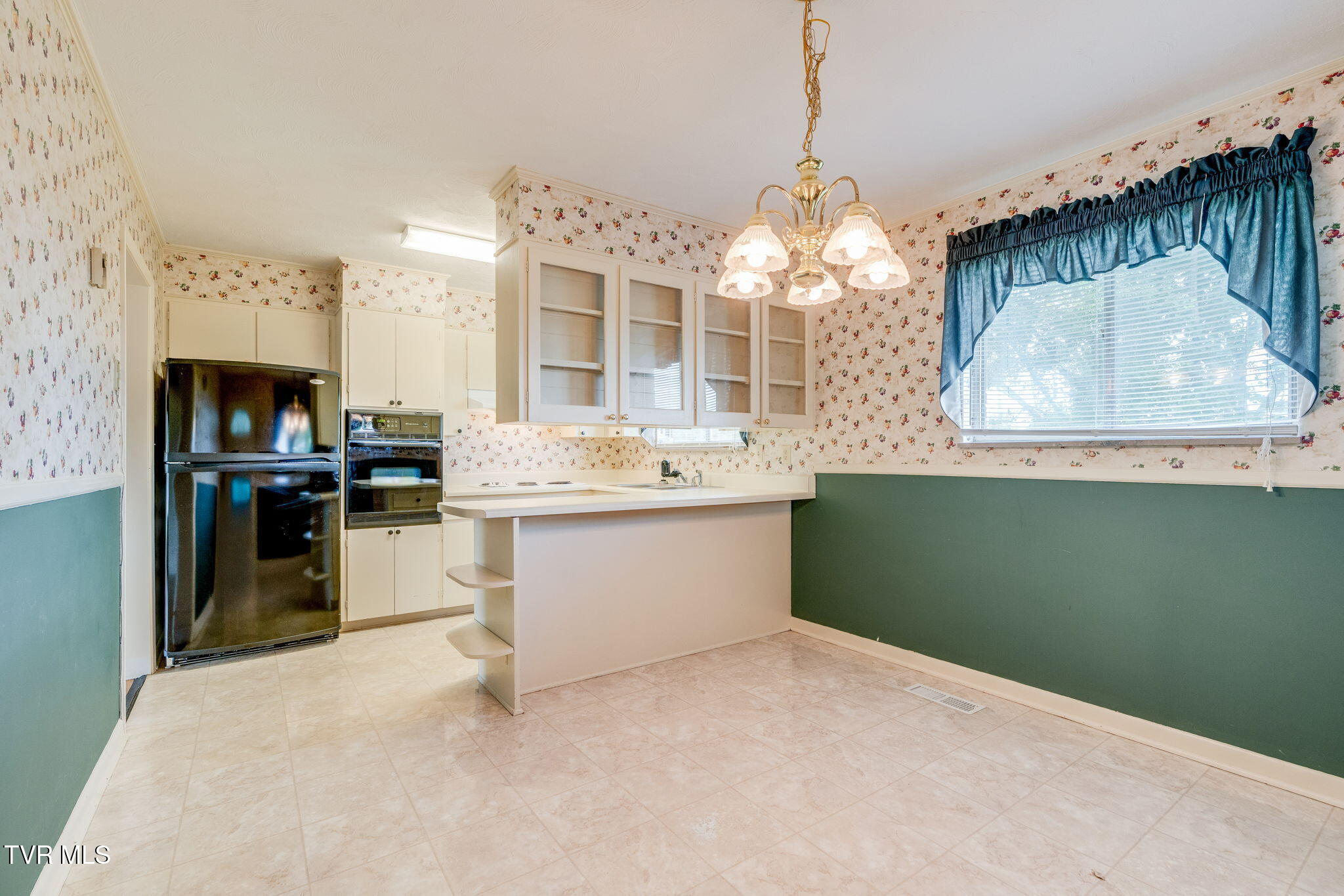 619 East Barton Ridge Road Greeneville, TN 37745 - Photo 13 of 40 012