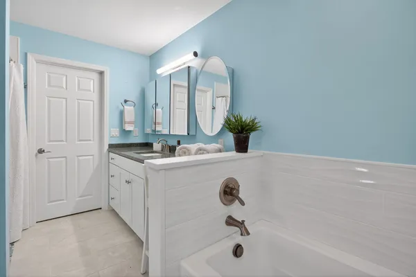 $649,000 | 160 Eastshore Drive, Jerome, MI 49249