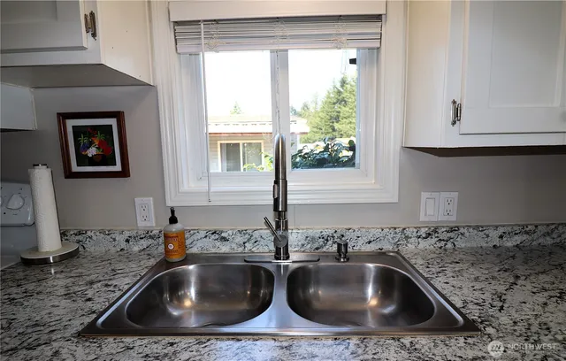 a close view of sink and tap