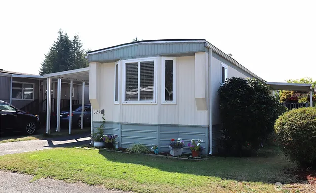 a front view of house with yard