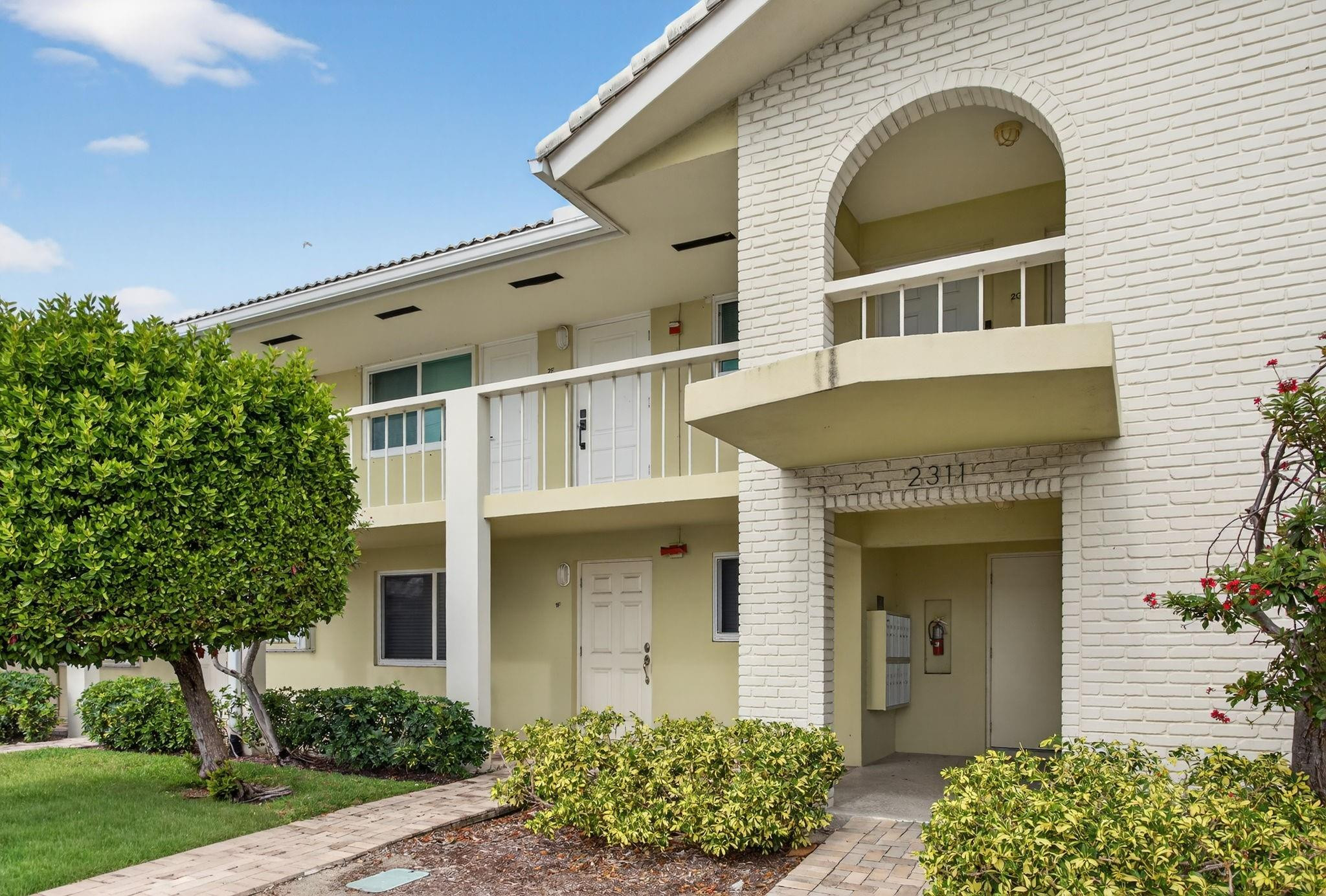 2311 Northeast 36th Street, Unit 1F Lighthouse Point, FL 33064 - Photo 31 of 35 Ground Floor Entrance