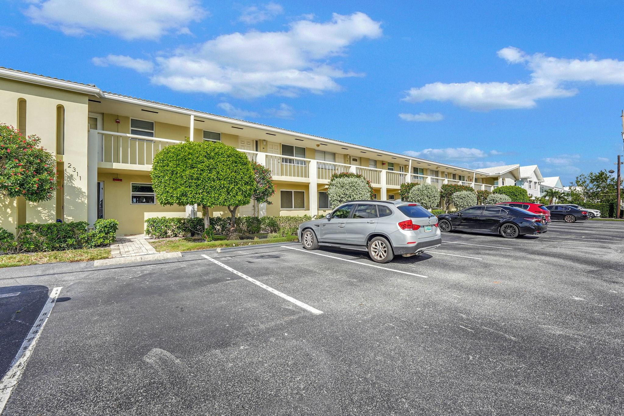 2311 Northeast 36th Street, Unit 1F Lighthouse Point, FL 33064 - Photo 33 of 35 Lush Landscaping