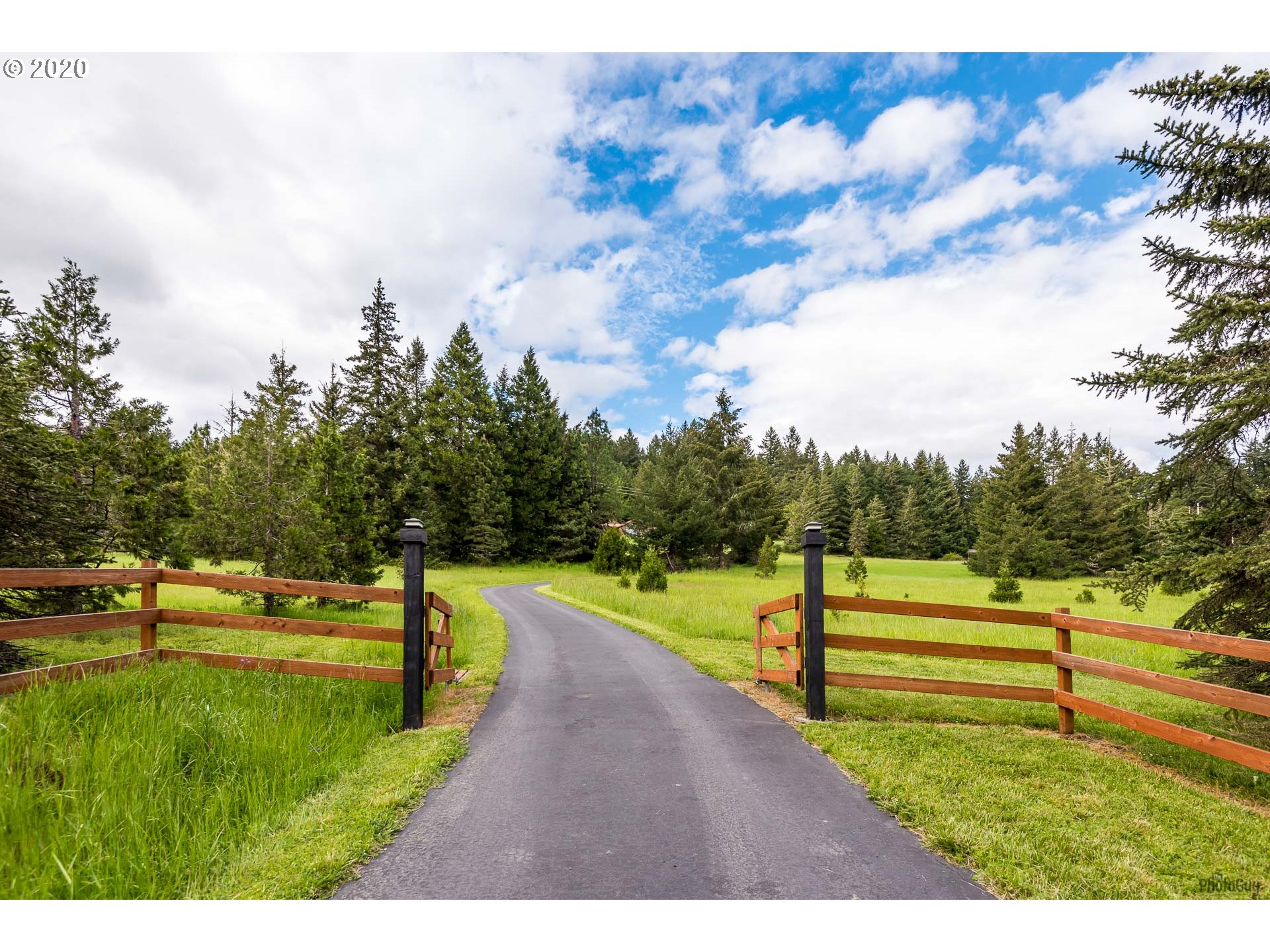 38681 Old Pengra Road Fall Creek, OR 97438 - Photo 4 of 32