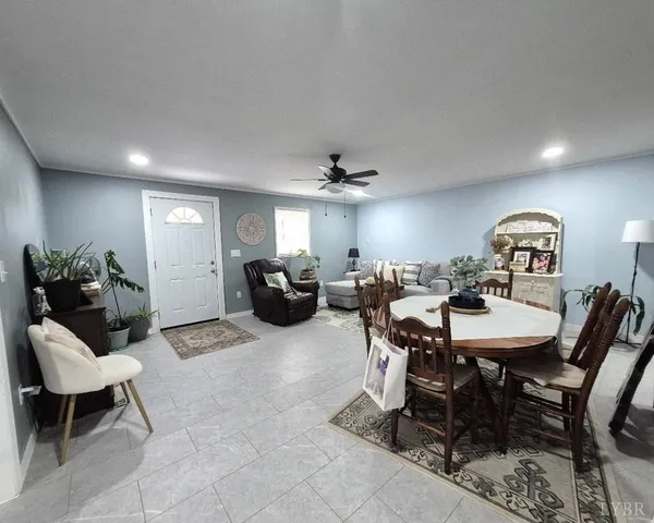 a view of a livingroom and dining room