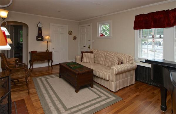 2 Cleveland Road Wellesley, MA 02481 - Photo 3 of 26