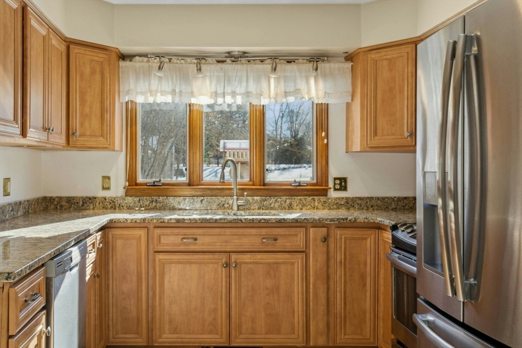 423 Goldthwaite Road Northbridge, MA 01588 - Photo 13 of 30