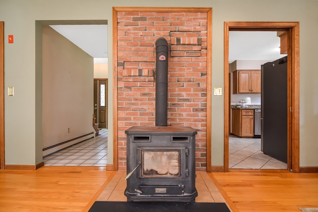 423 Goldthwaite Road Northbridge, MA 01588 - Photo 15 of 30