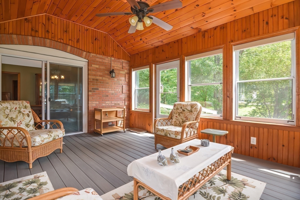 423 Goldthwaite Road Northbridge, MA 01588 - Photo 17 of 30