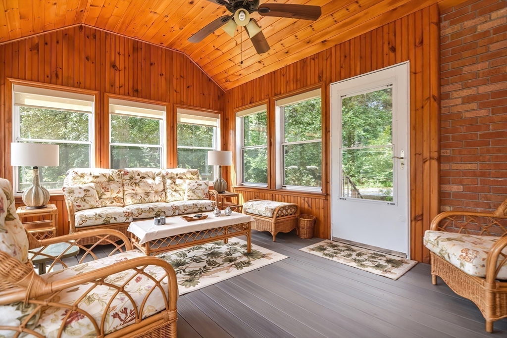 423 Goldthwaite Road Northbridge, MA 01588 - Photo 18 of 30