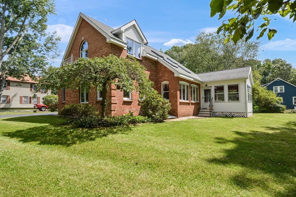 423 Goldthwaite Road Northbridge, MA 01588 - Photo 2 of 30