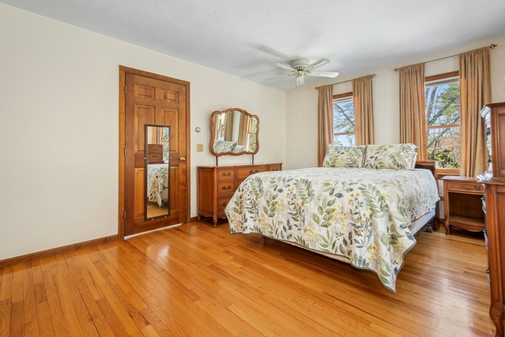 423 Goldthwaite Road Northbridge, MA 01588 - Photo 22 of 30