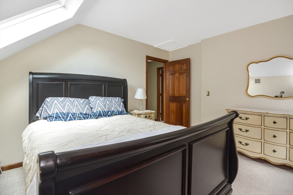 423 Goldthwaite Road Northbridge, MA 01588 - Photo 27 of 30