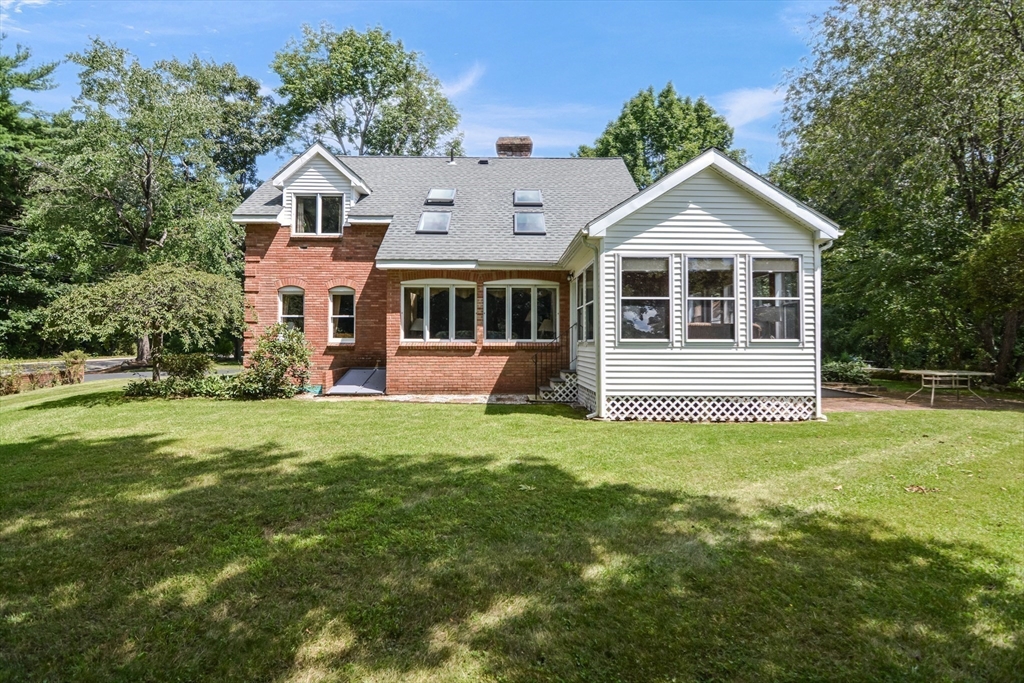423 Goldthwaite Road Northbridge, MA 01588 - Photo 3 of 30