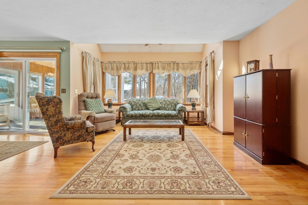 423 Goldthwaite Road Northbridge, MA 01588 - Photo 5 of 30