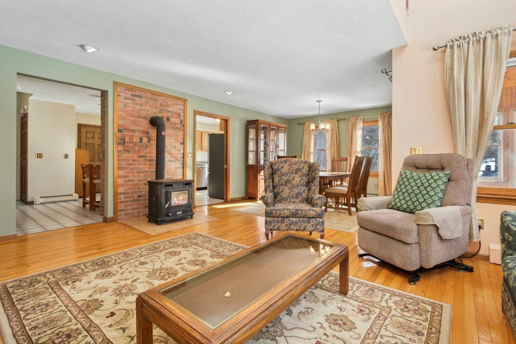 423 Goldthwaite Road Northbridge, MA 01588 - Photo 7 of 30