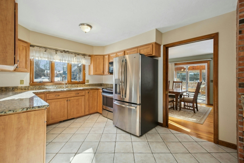 423 Goldthwaite Road Northbridge, MA 01588 - Photo 10 of 30
