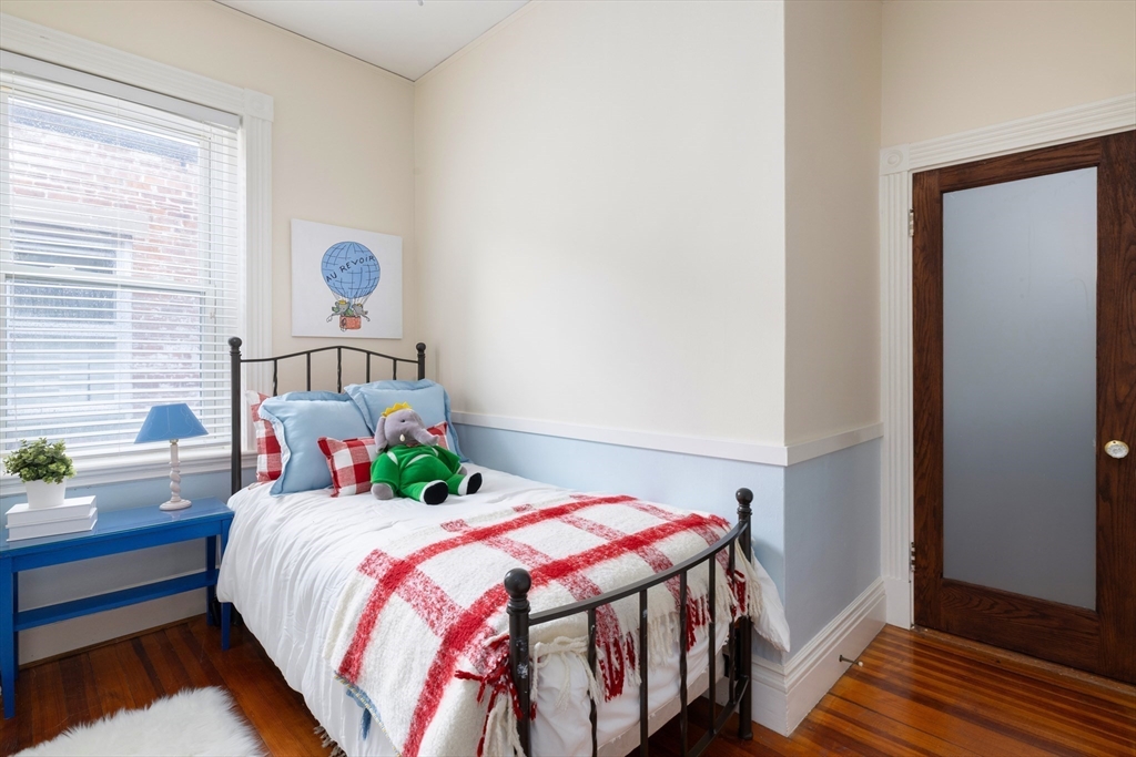 487 Boylston Street, Unit 3 Brookline, MA 02445 - Photo 9 of 14 a bedroom with a bed and a window