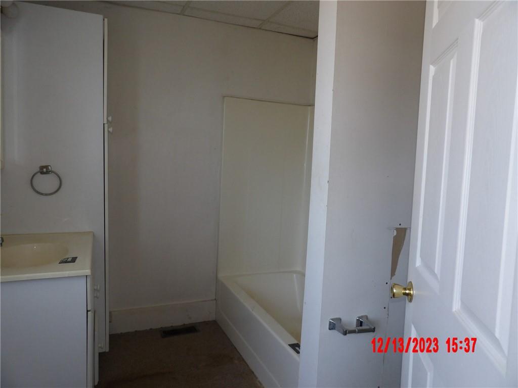 935 Mercer Grove City Road Mercer, PA 16137 - Photo 3 of 17 a bathroom with a shower