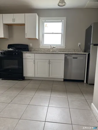 $1,700 | 92 Great Hill Road, East Hartford, CT 06108