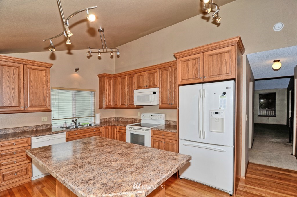 2711 168th Street Southeast Bothell, WA 98012 - Photo 8 of 22