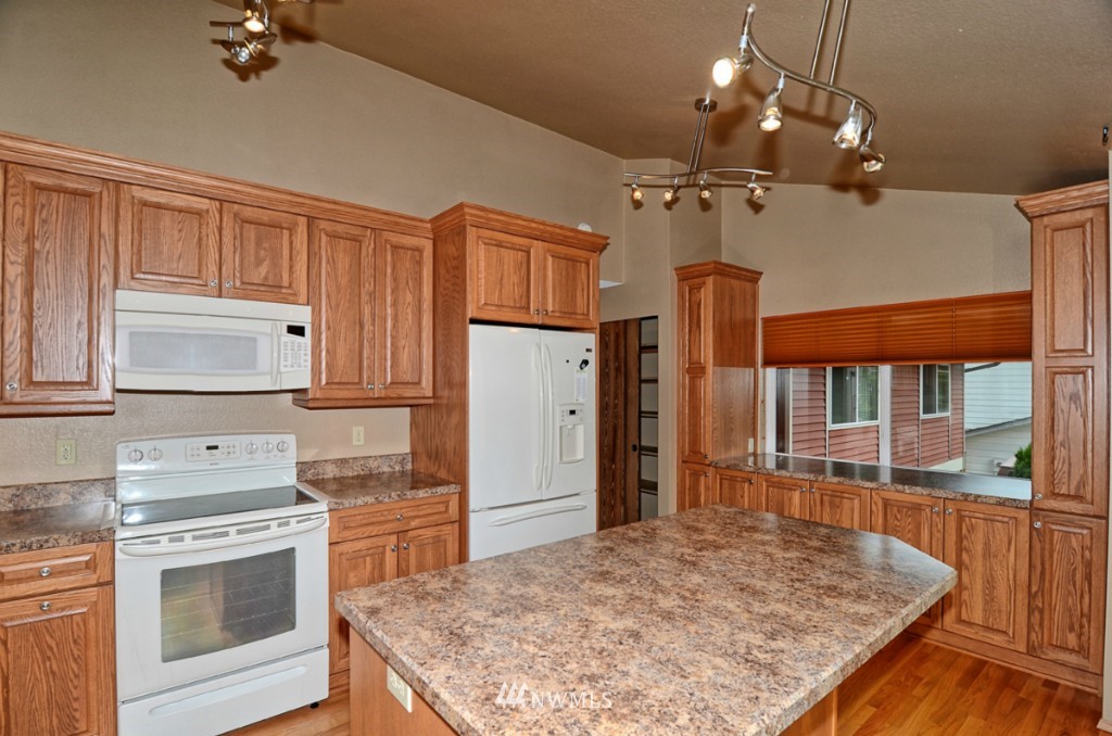 2711 168th Street Southeast Bothell, WA 98012 - Photo 9 of 22