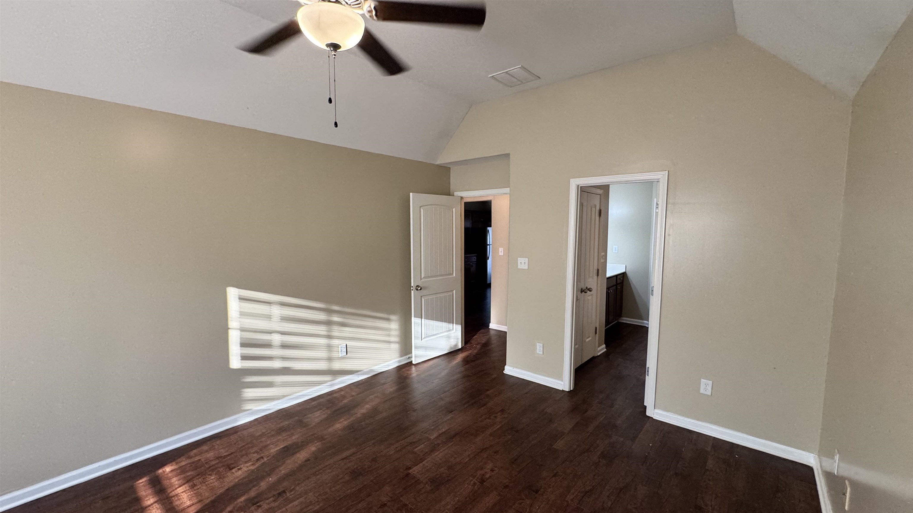 5240 Crossfield Road Memphis, TN 38109 - Photo 13 of 15 Gallery Image 13
