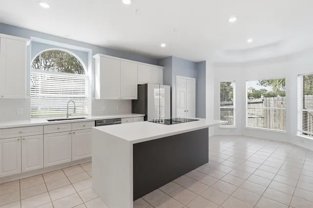 $3,900 | 201 Las Brisas Street, Kemah, TX 77565