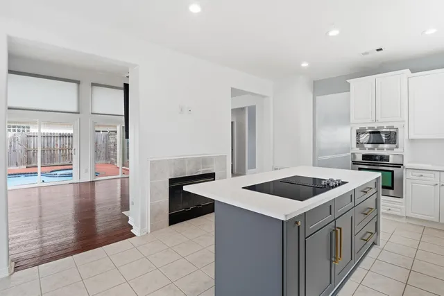 $3,900 | 201 Las Brisas Street, Kemah, TX 77565