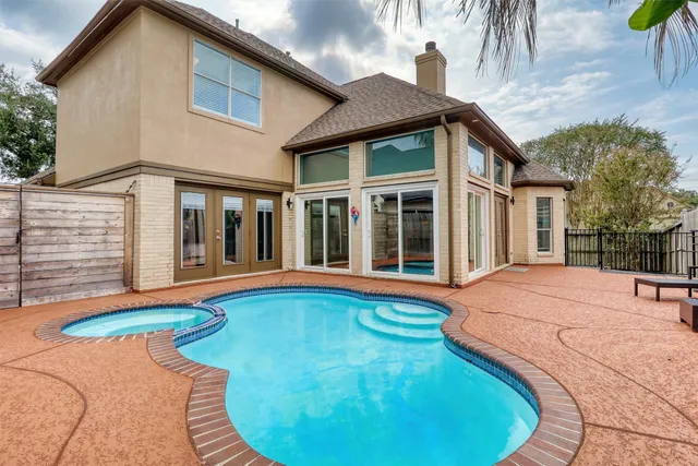 $3,900 | 201 Las Brisas Street, Kemah, TX 77565