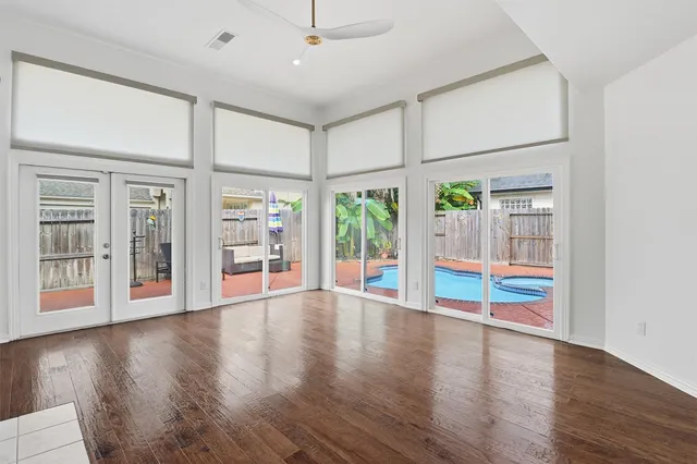 $3,900 | 201 Las Brisas Street, Kemah, TX 77565